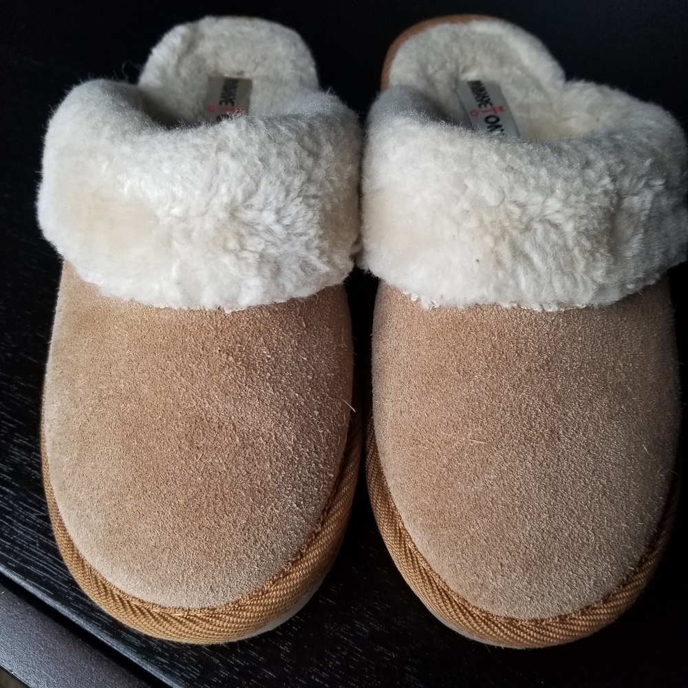 Minnetonka Cinnamon Slip On Slippers Size 2